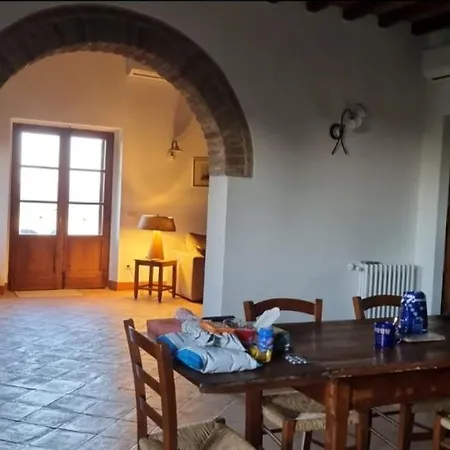 Tuscan For 6 People, Ideally Located Holiday home